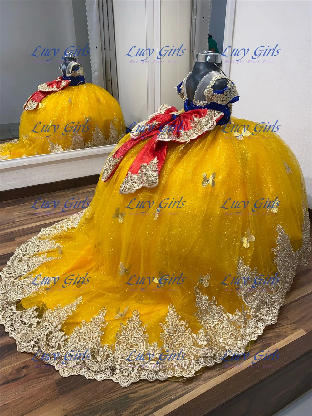 Качественная аппликация в виде – обзор и цена Embroidery Yellow Dress